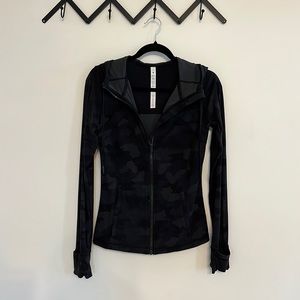 Lululemon - Define Hooded Jacket Nulu in Black Camo